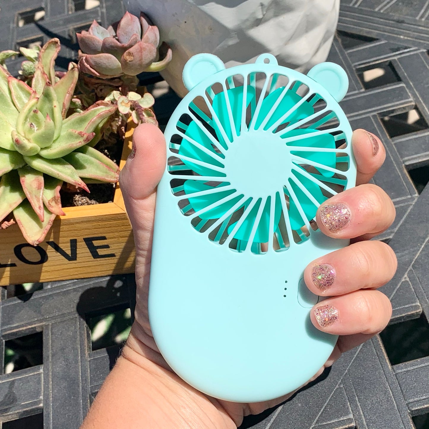 Mini Wireless Suction Cup Fan