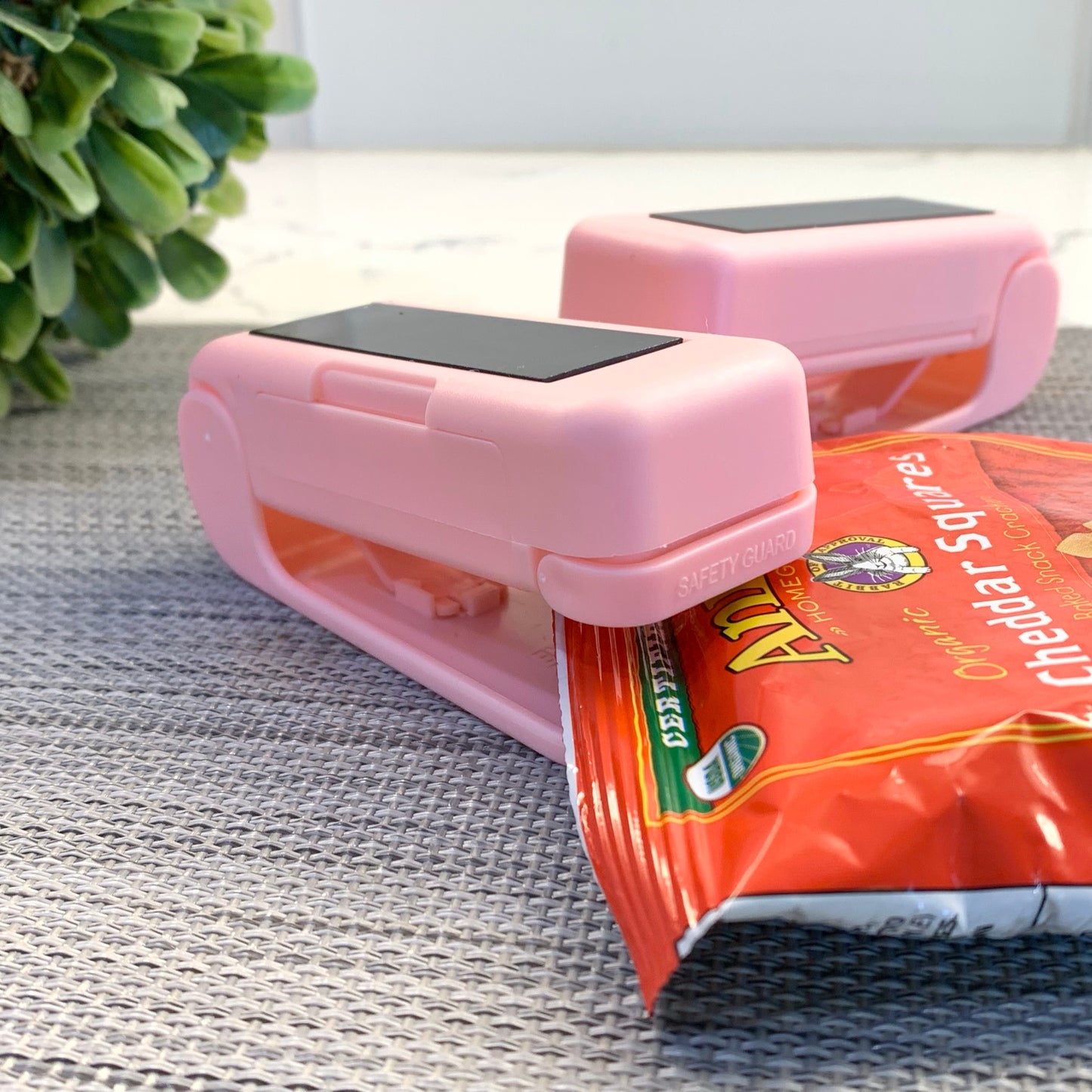 Mini Bag Heat Sealer With Magnet For Easy Storage